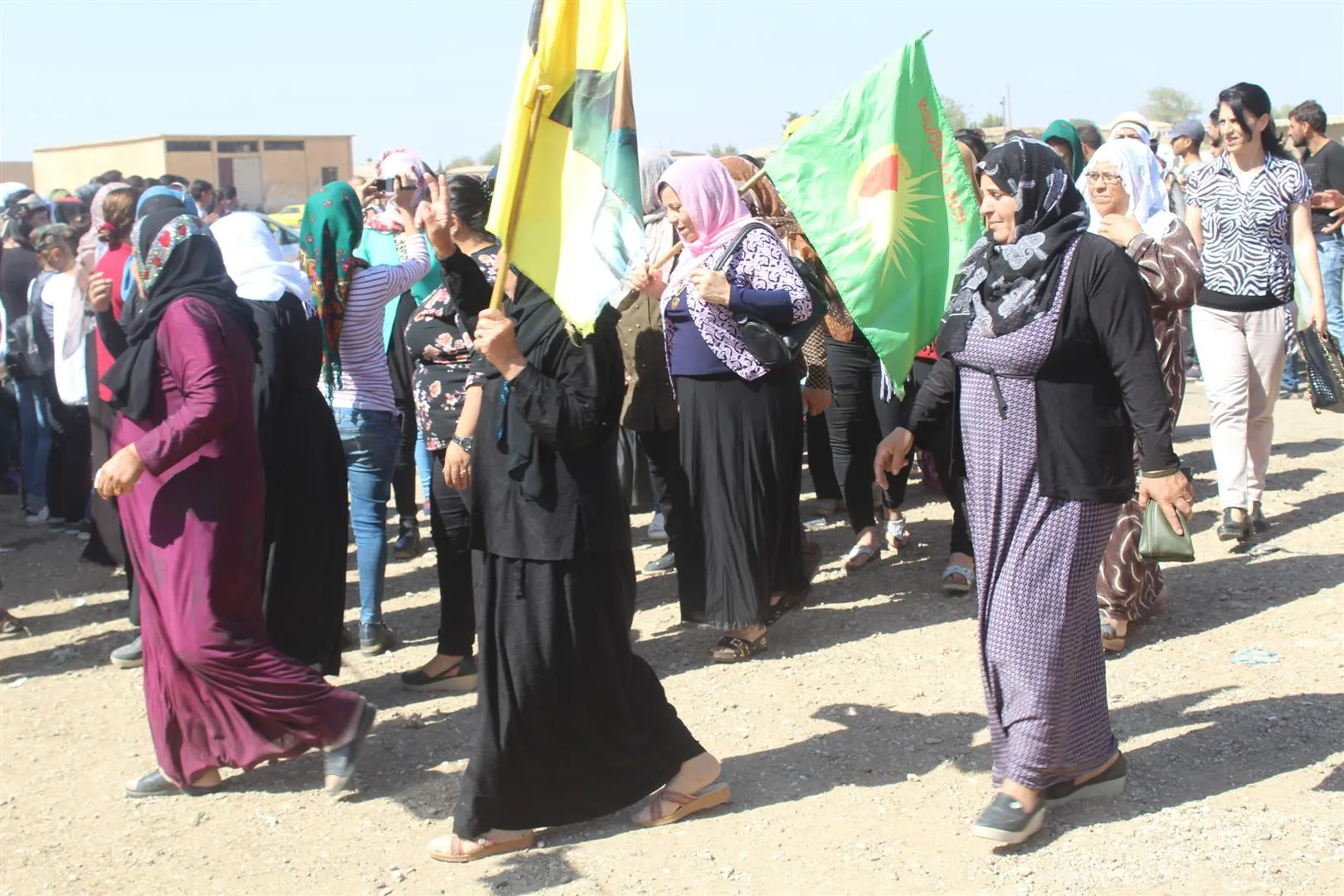 تقديم واجب العزاء لذوي الشهيد راغب العلي في ديرك