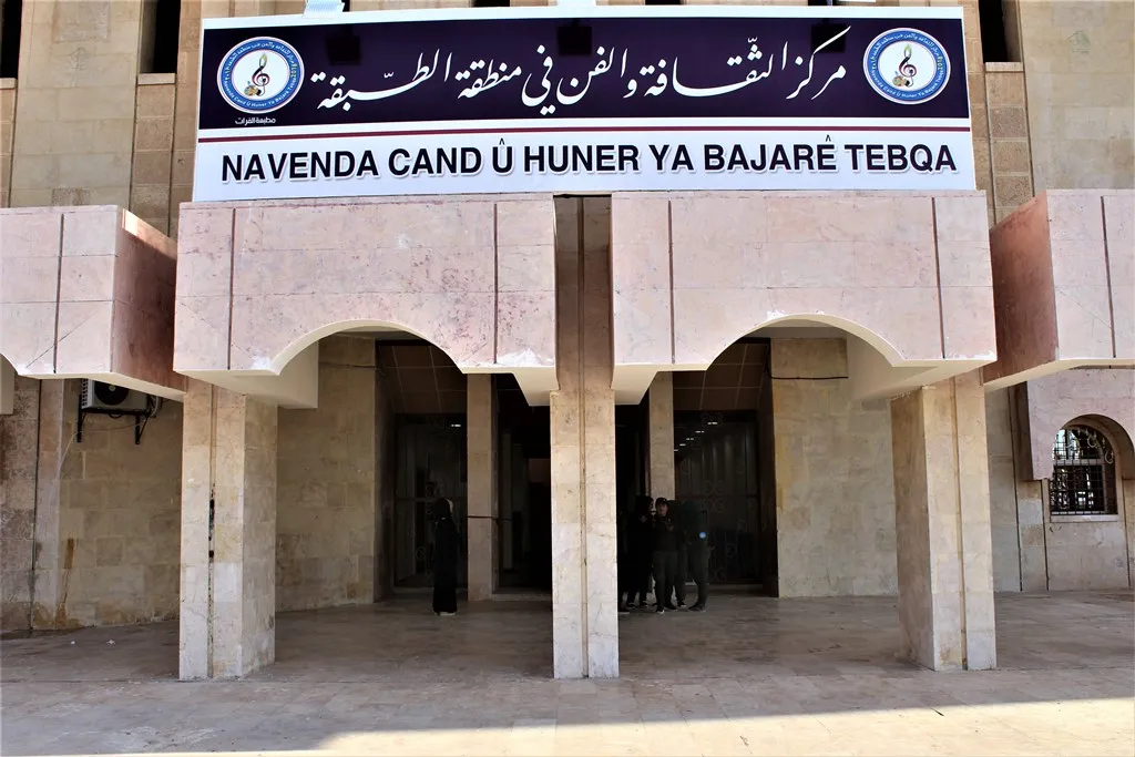 افتتاح أحد أكبر الصروح الثقافية في الطبقة بعد شهور من العمل