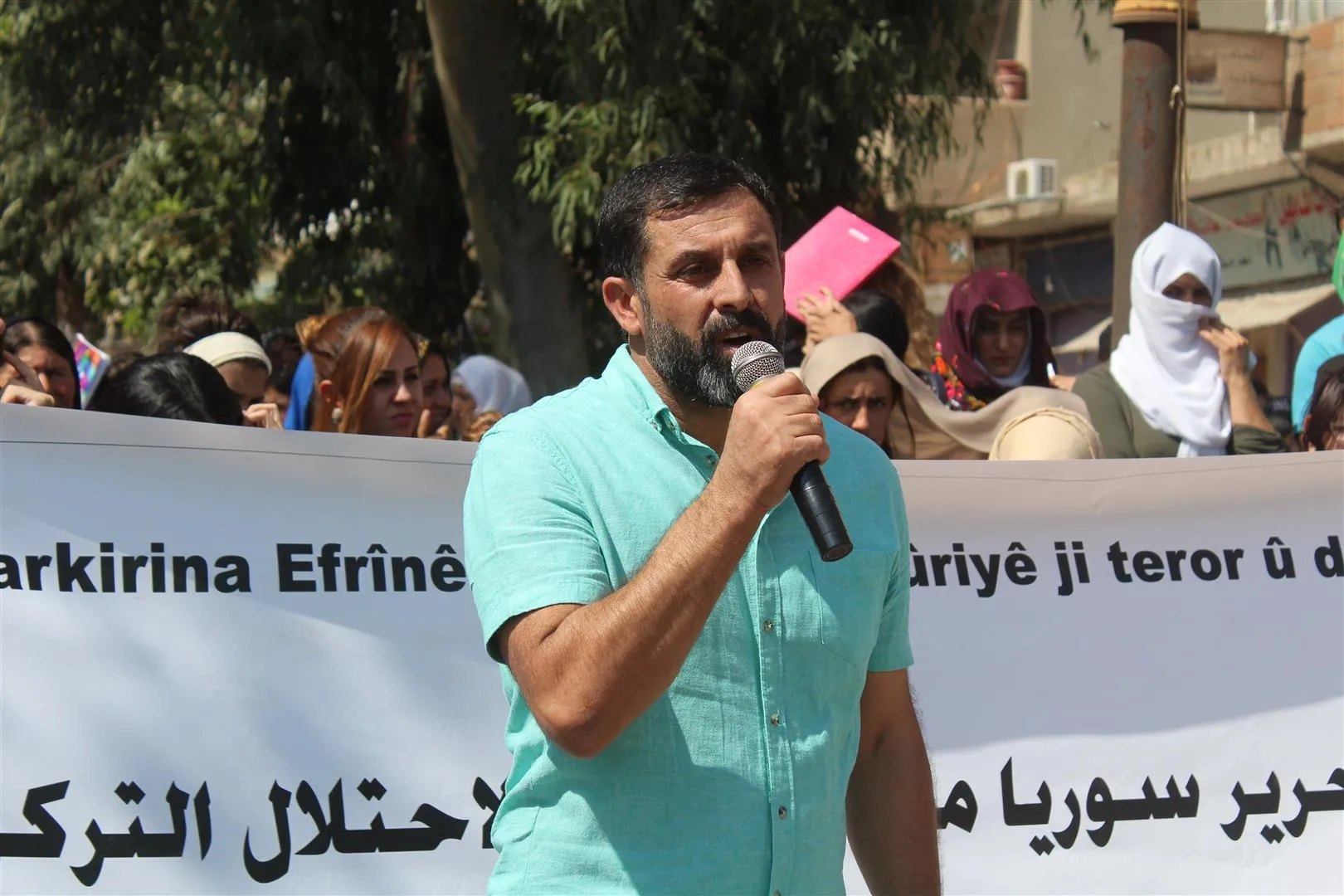 أهالي ديرك يتظاهرون تحت شعار