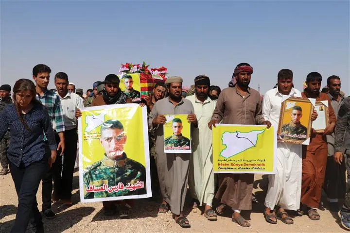 أهالي الشدادي  يشيعون أحد شهداء معركة دحر الإرهاب