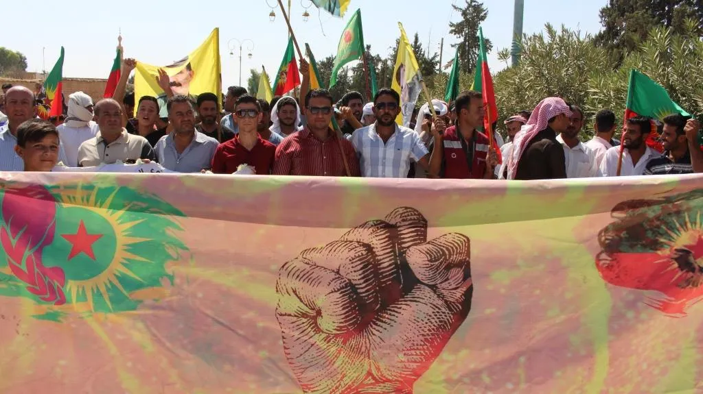 "حرية القائد آبو الضمان لحرية الشعوب والسلام في الشرق الأوسط"
