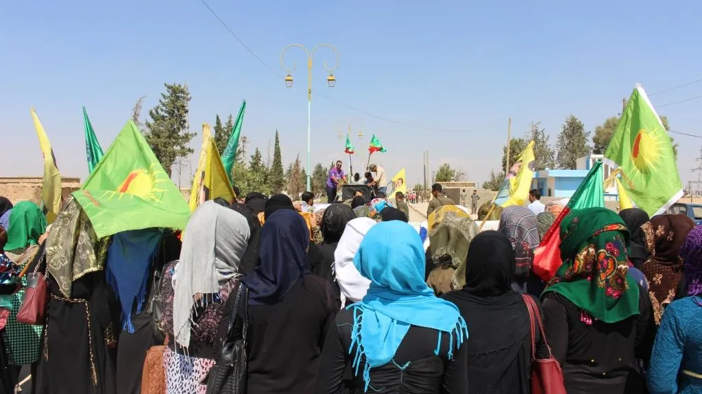 "حرية القائد آبو الضمان لحرية الشعوب والسلام في الشرق الأوسط"