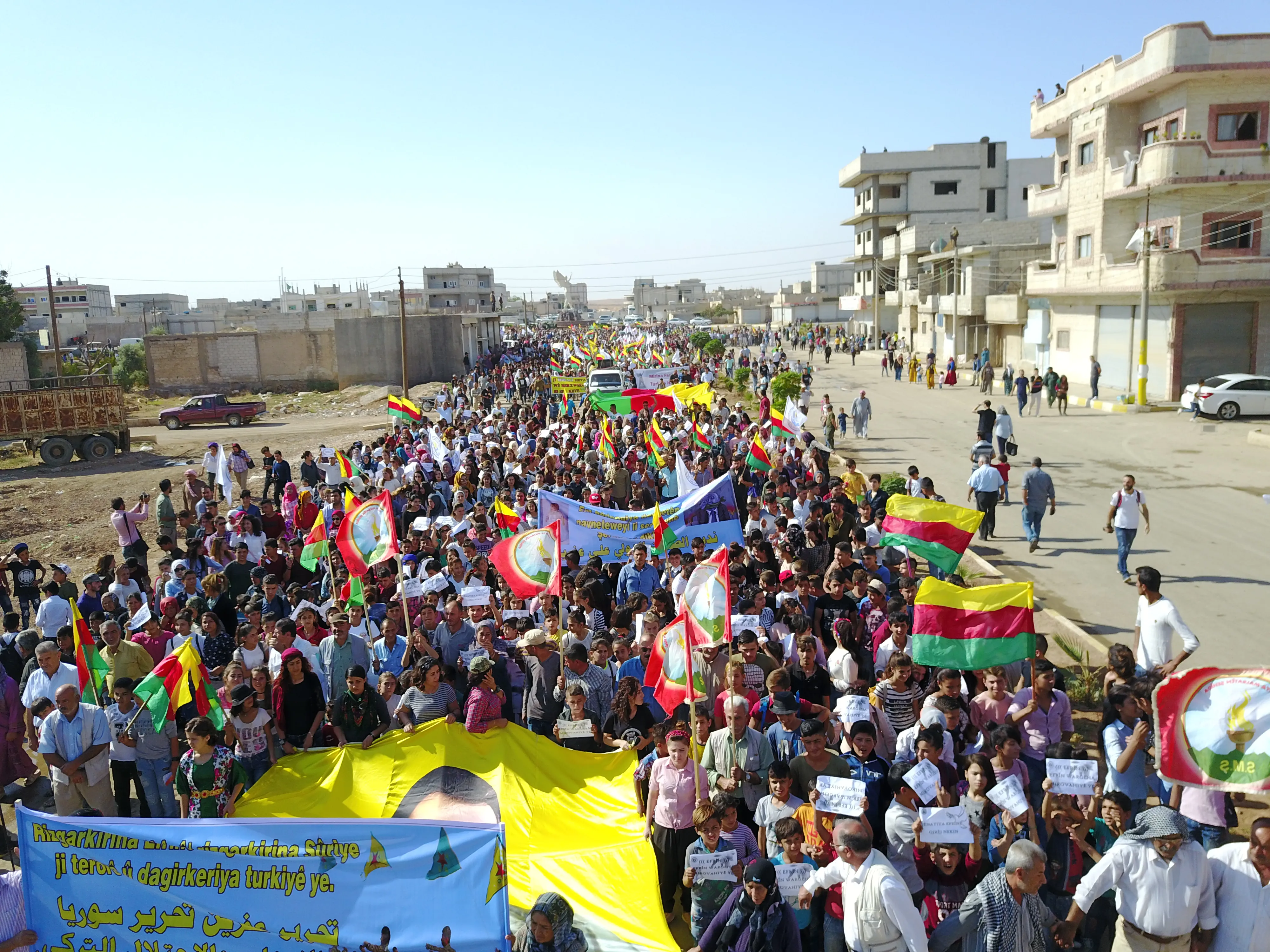 بالصور...المسيرة الحاشدة التي خرجت في كوباني دعماً لعفرين