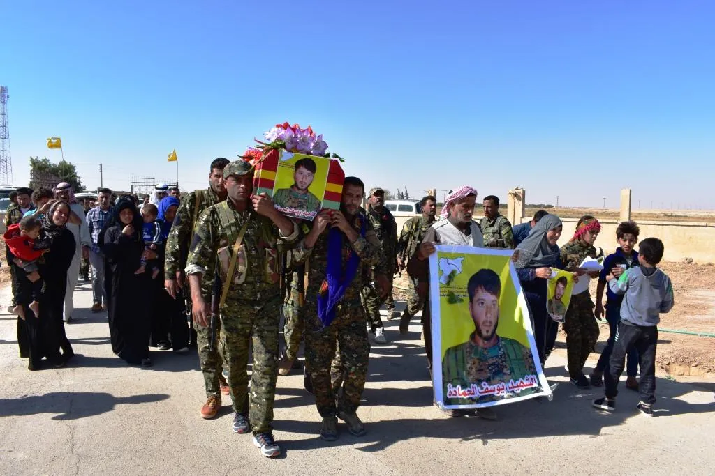 أهالي دير الزور خلال مراسم الشهداء: الشهداء قادتنا المعنويون