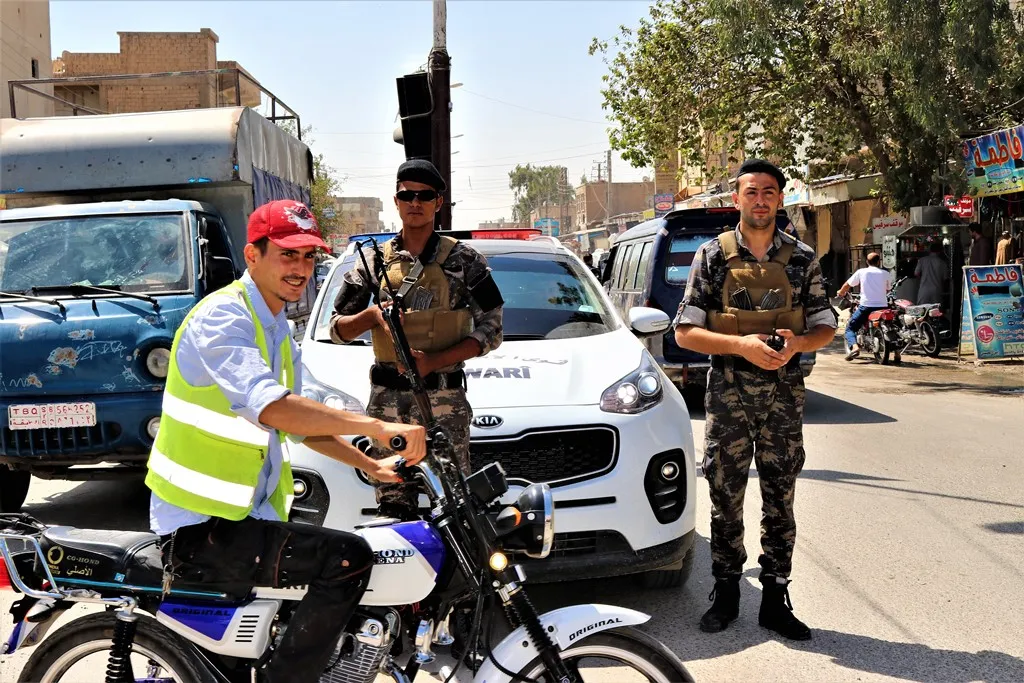 أهالي مدينة الطبقة يستعيدون حياتهم الطبيعية بعد رفع الحظر من قبل القوى الأمنية