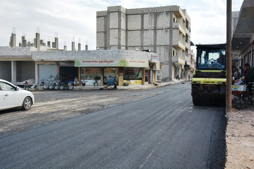 بلدية الشعب في كوباني ستعبّد كافة طرق المقاطعة