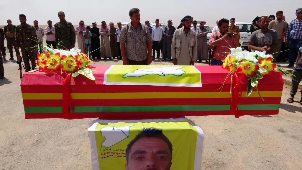 أهالي دير الزور يشيعون الشهيد حميد السراي