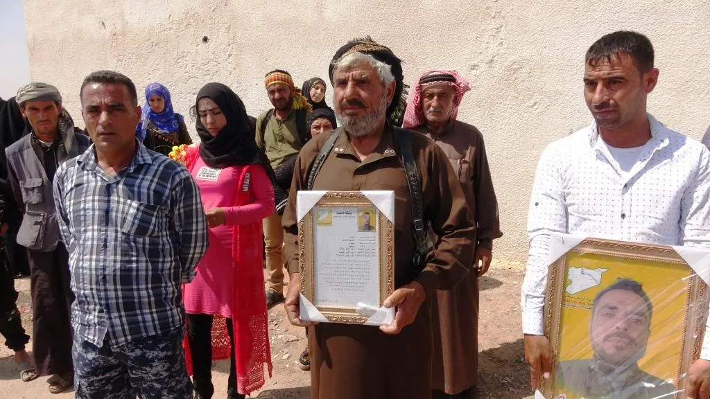 أهالي دير الزور يشيعون الشهيد حميد السراي