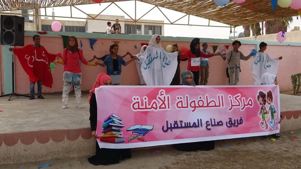 تخريج 250 من الطلبة المتأخرين عن الدراسة من دورة تعليمية