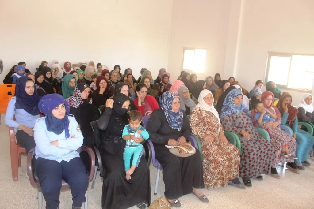 في الذكرى السنوية الأولى لتأسيسه مجلس المرأة يجتمع مع نساء عين عيسى