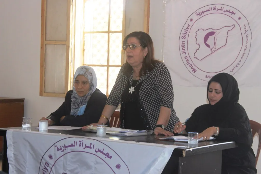 في الذكرى السنوية الأولى لتأسيسه مجلس المرأة يجتمع مع نساء عين عيسى
