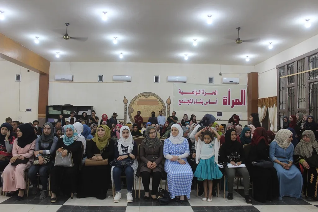 النساء الواعيات أعمدة المجتمع الديمقراطي الحر