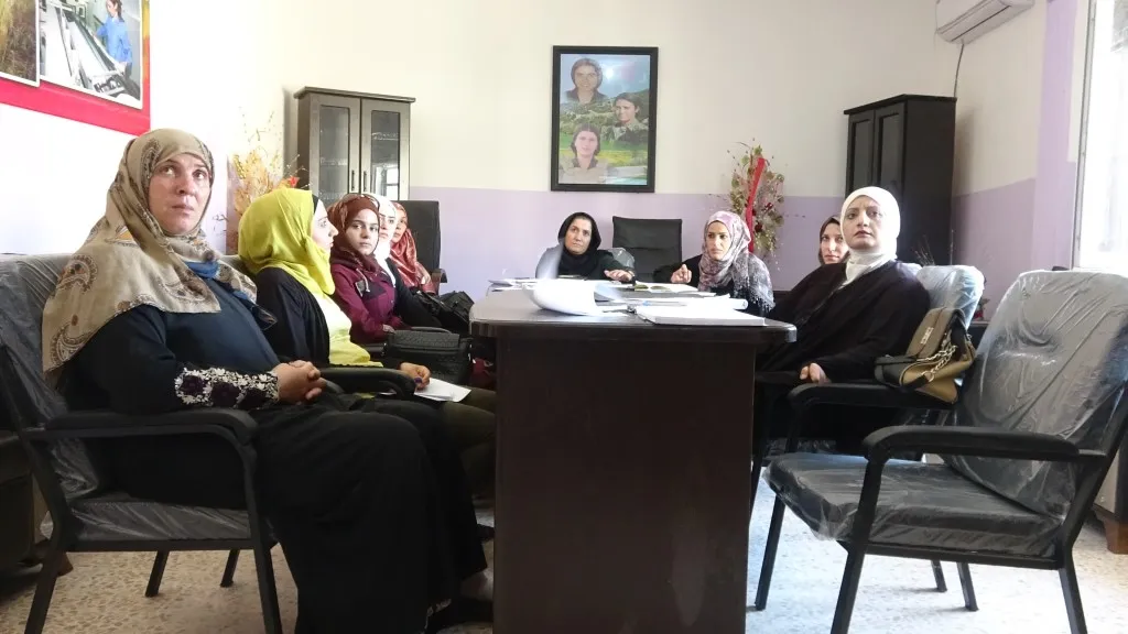 المرأة في الرقة تقوي من تنظيمها وتطور من شخصيتها