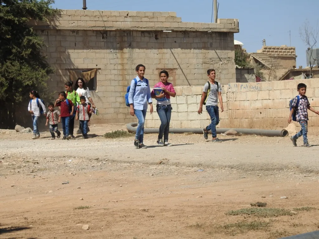 الجيش التركي يستهدف مدرسة غربي تل أبيض في يوم افتتاحها الأول