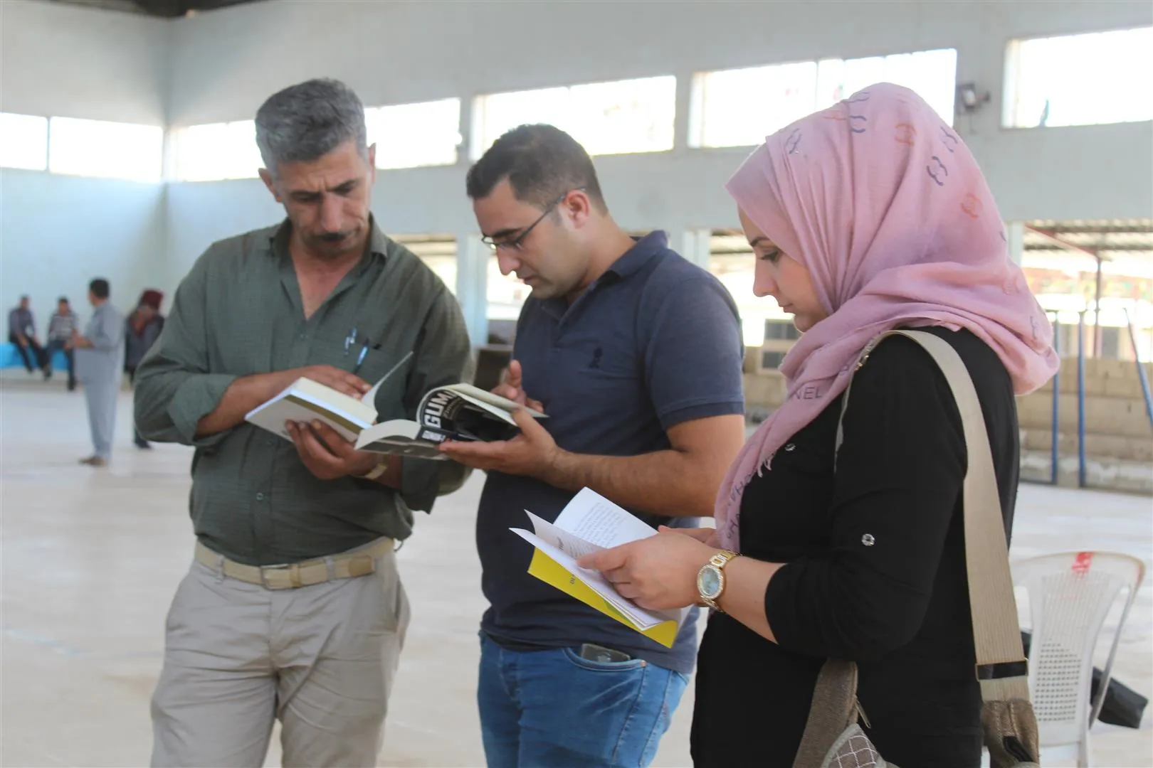 معرض هركول للكتاب يستكمل فعالياته بافتتاح معرض في ديرك