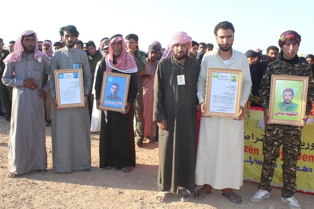 تشييع شهداء وتقديم واجب العزاء لذويهم في الطبقة والرقة