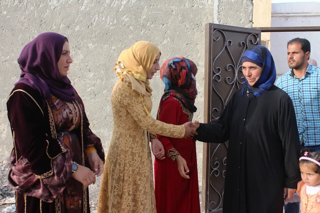 المرأة الشابة  تفتتح مركزاً في الطبقة ترى فيه فرصة للتحرر