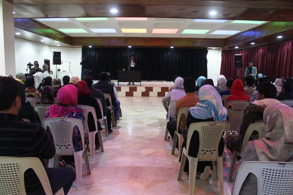 مسرح الطبقة يبعث الروح في ثقافة أهلها من جديد ويستضيف أمسية شعرية وقصصية