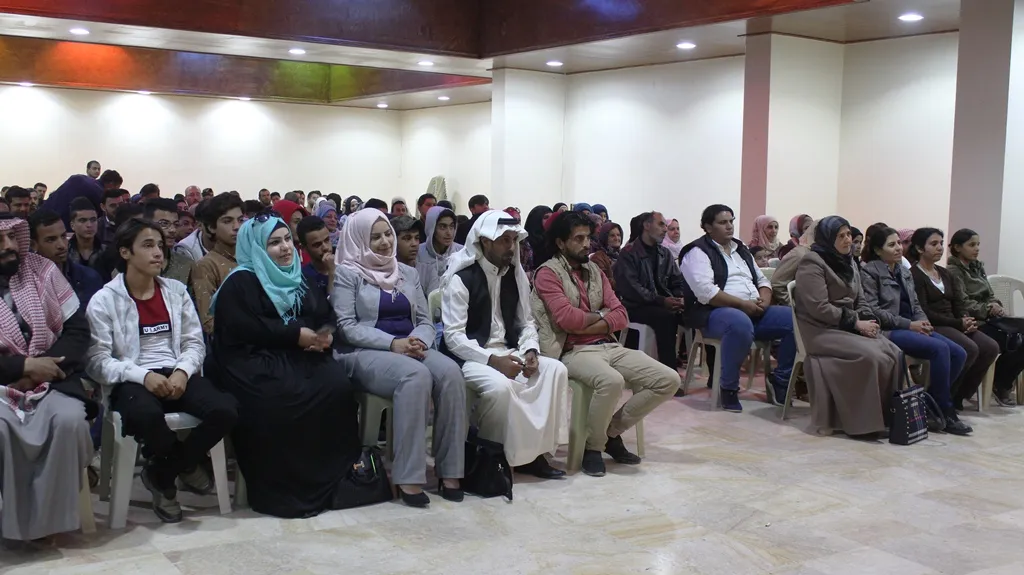 مسرح الطبقة يبعث الروح في ثقافة أهلها من جديد ويستضيف أمسية شعرية وقصصية