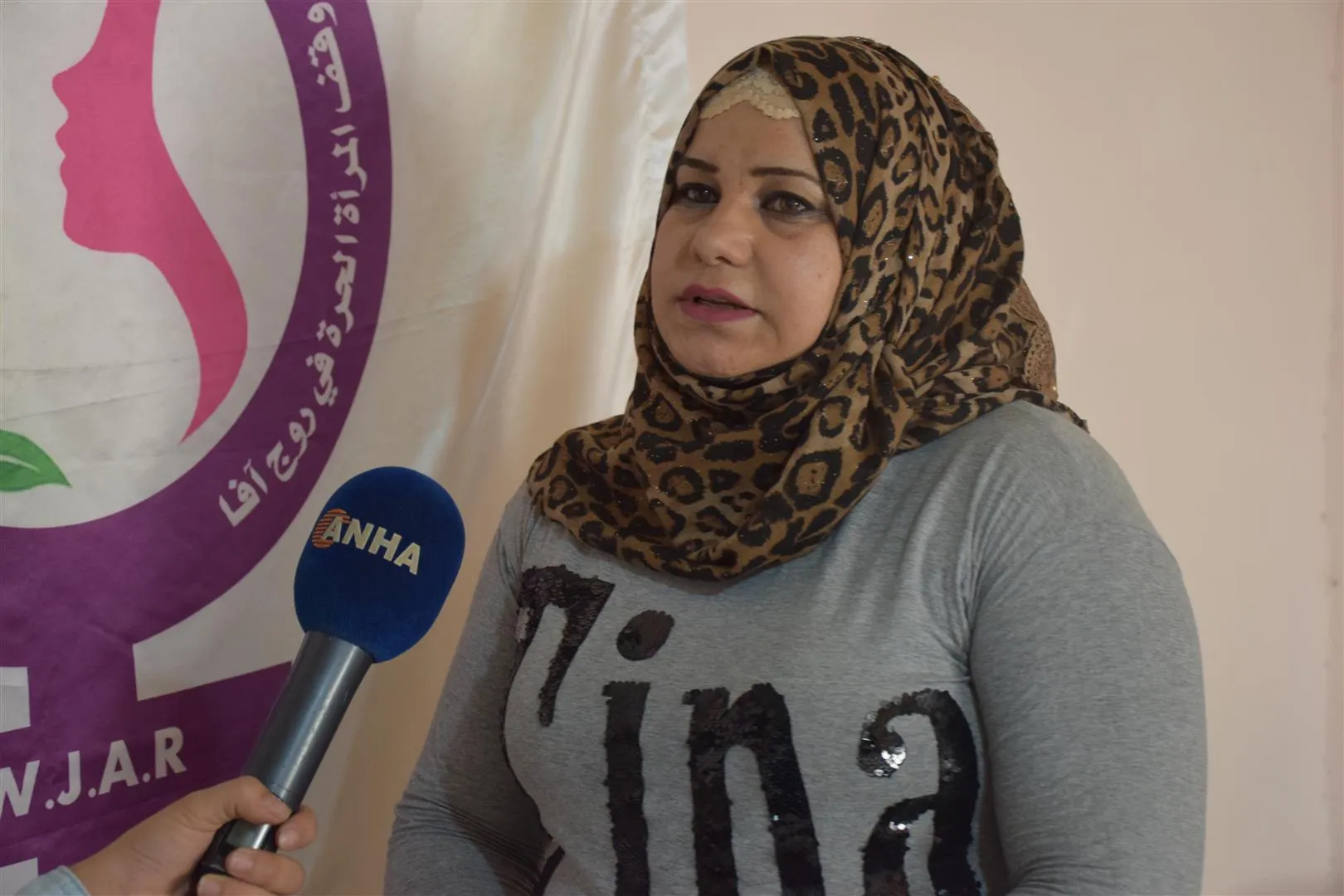 لتوعيتهن افتتح دورات لنساء مخيم الهول