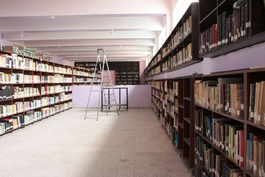 الكتاب خير أنيس وخير جليس