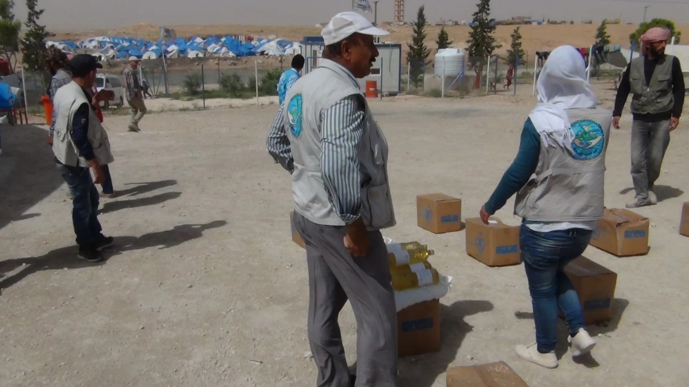 نازحوا مخيم عين عيسى: المنظمات تقدم الخدمات الترفيهية متجاهلة حاجاتنا الملحة