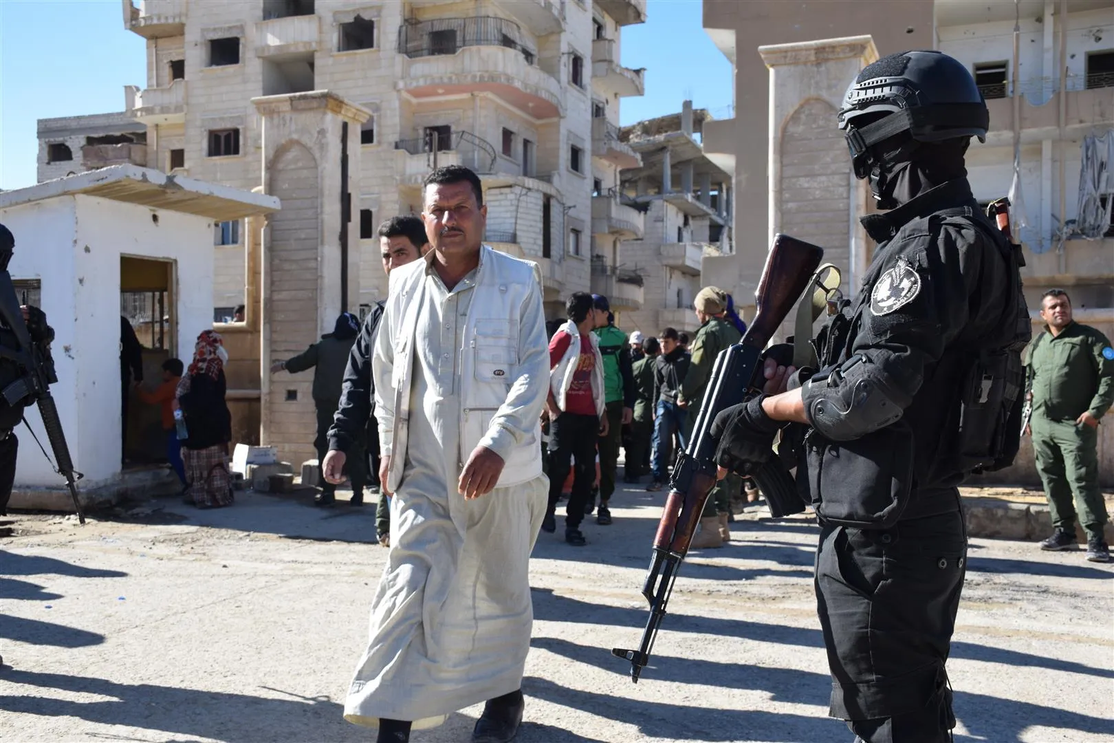 أهالي الرقة يحتفلون بذكرى تحرير مدينتهم من رجس الإرهاب