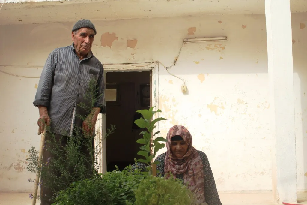 في أزقة كوباني منزل تاريخي يعيش فيه زوجين مسنين