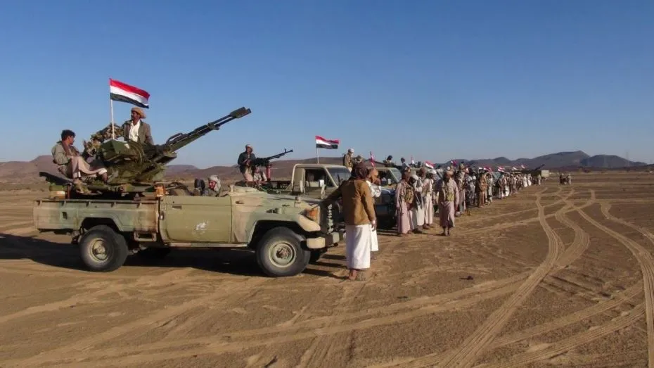 الجيش اليمني يعزل صعدة، والحوثيون يستهدفون مقراً للتحالف