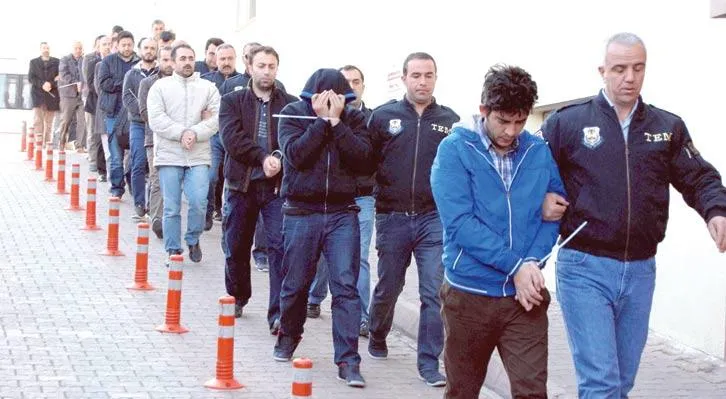 حكومة أردوغان طردت حوالي 130 ألف عامل أصبحوا معدمين  