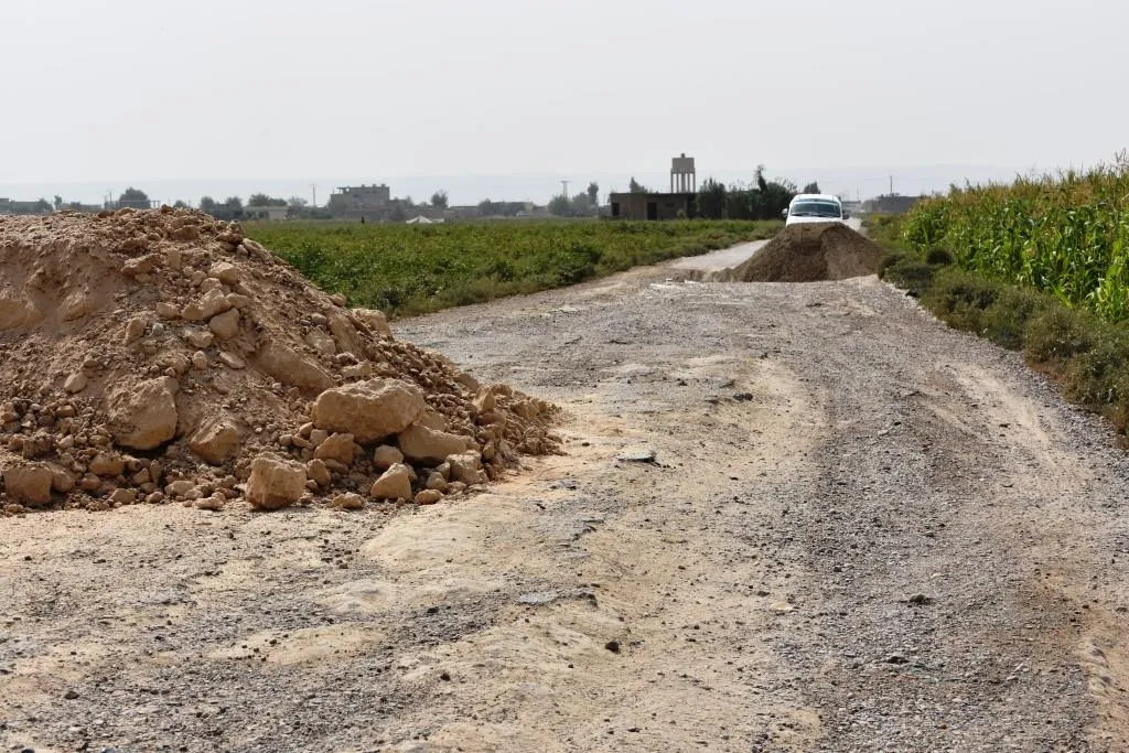 حملة لإعادة تأهيل وتوسيع طرق ريف دير الزور الغربي