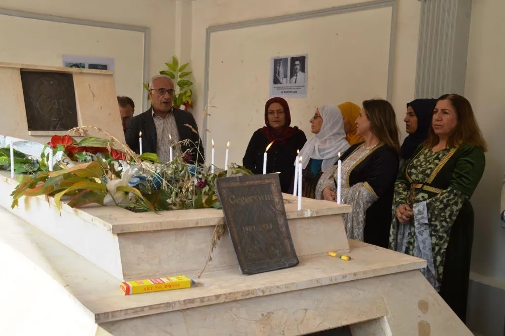 زيارة قبر الشاعر جكر خوين في الذكرى الـ 34 لرحيله