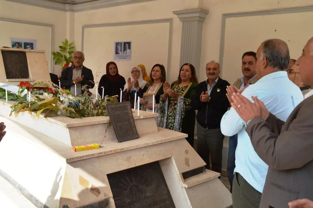 زيارة قبر الشاعر جكر خوين في الذكرى الـ 34 لرحيله