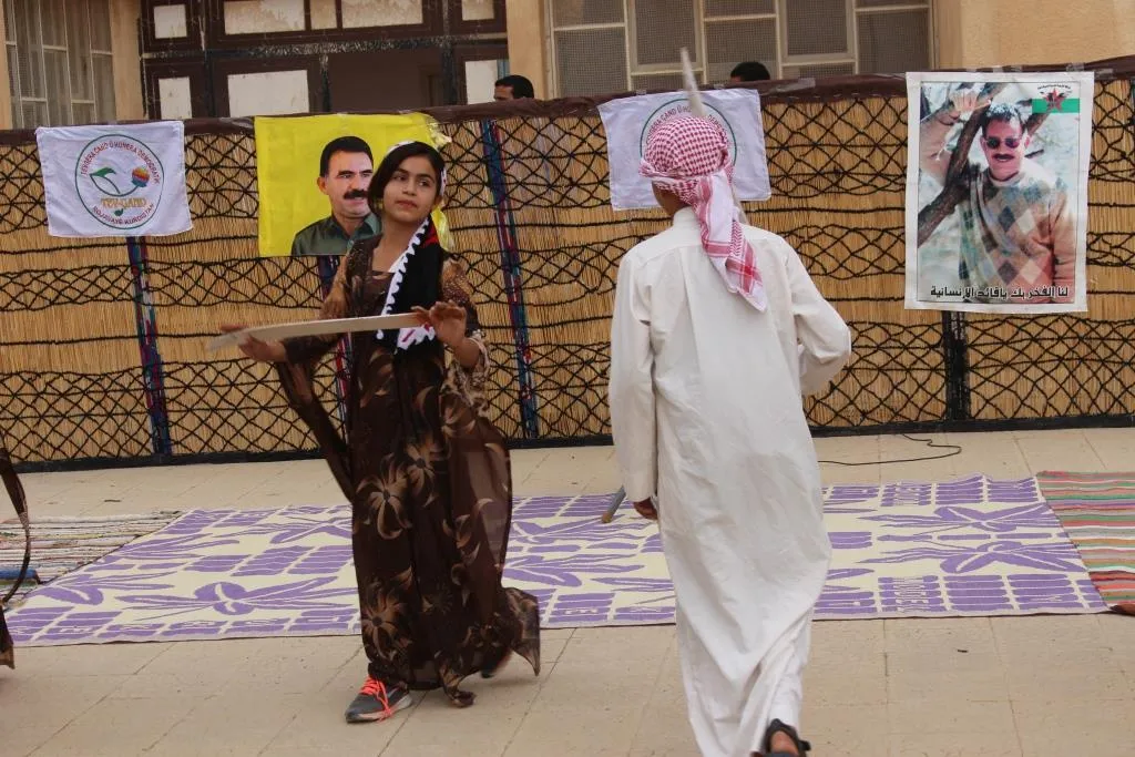 بزيهم الفلكلوري الأصيل قدموا عروضهم الثقافية 