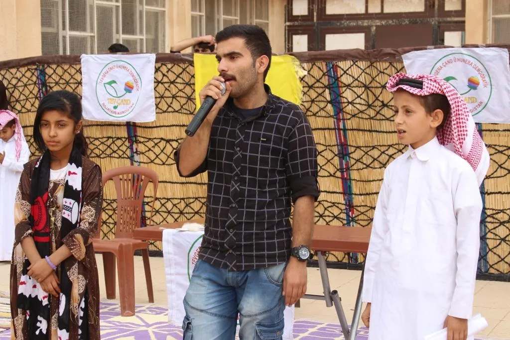 بزيهم الفلكلوري الأصيل قدموا عروضهم الثقافية 