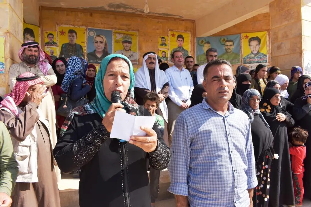 تشيع شهيدين من قوات الأمن الداخلي في دير الزور