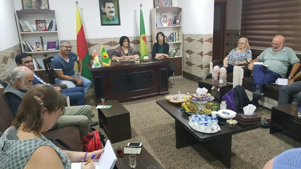 وفد "جمعية نحو كردستان" الإيطالية يزور ممثلية الإدارة الذاتية في باشور