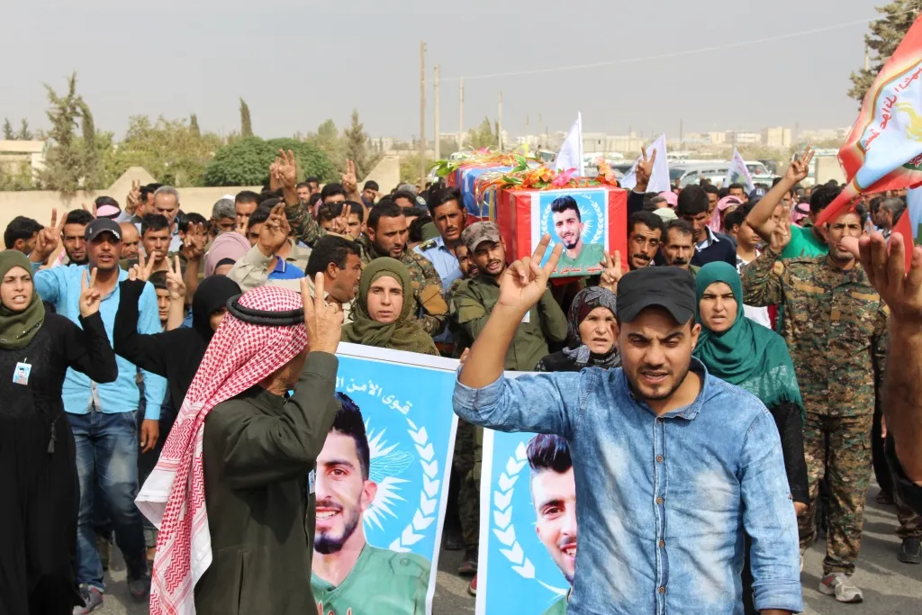 جثمان الشهيد إسماعيل الشيخ وري الثرى في مزار الشهداء