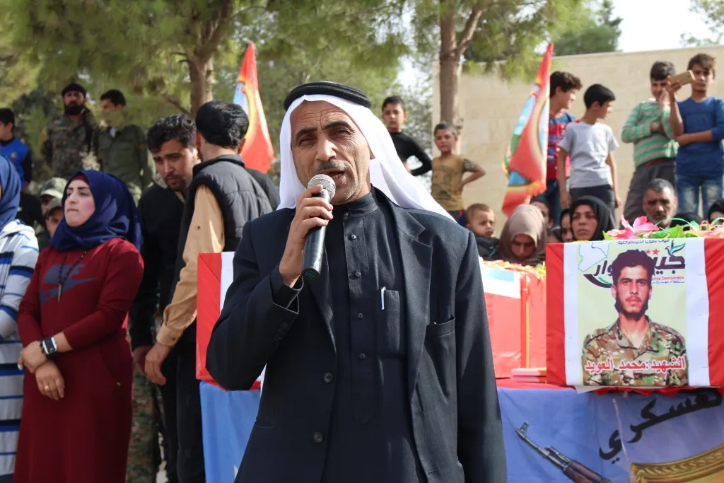 جثمانا شهيدين من قوى الأمن الداخلي وجيش الثوار يواريان الثرى في منبج