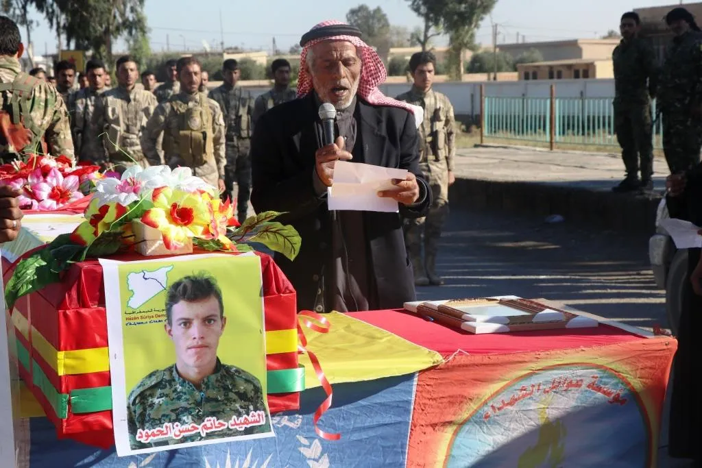 جثمان الشهيد حمزة وري الثرى في مزار الشهيد سيفدار