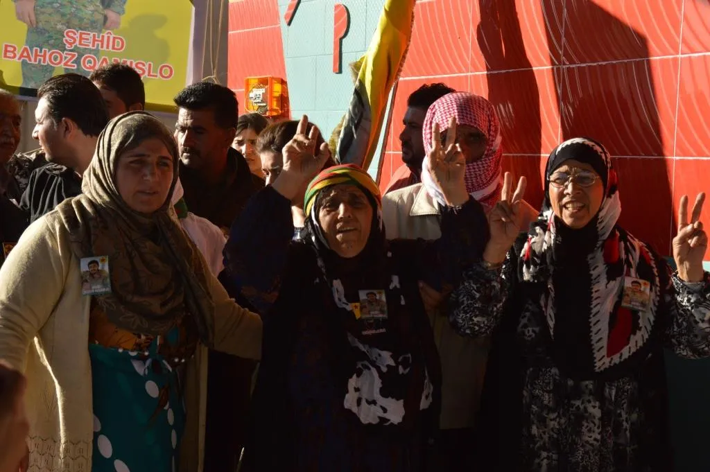 أمّ خلال مراسم ابنها الشهيد: أردوغان يحفر قبره بيده لمعاداته الكرد وشعوب المنطقة