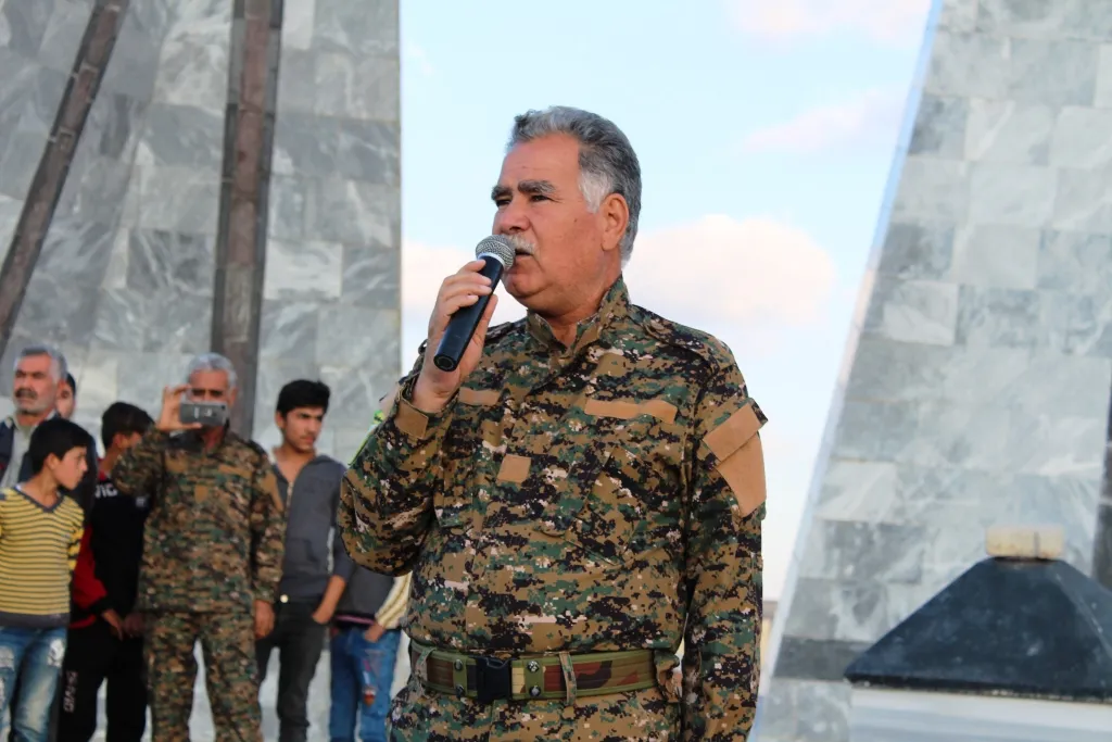 جثمان الشهيد سردار تولهلدان يوارى الثرى بمراسم مهيبة