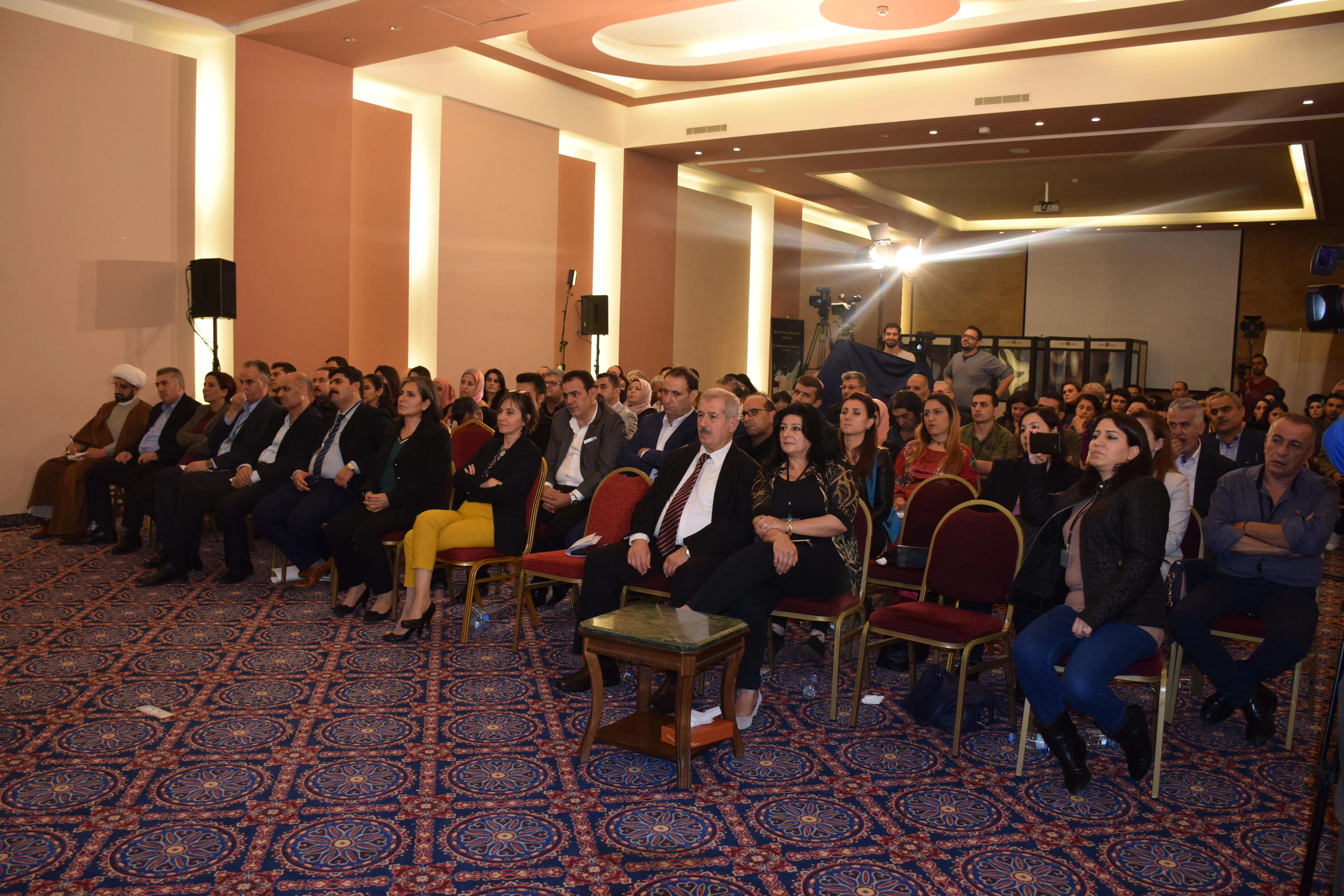 مؤتمر "أزمة المدنية والطريق نحو الحداثة الديمقراطية في الشرق الأوسط" يصدر بيانه الختامي
