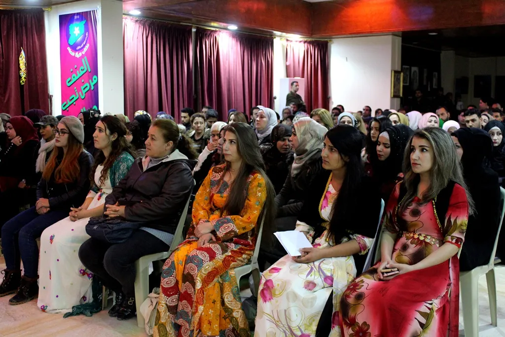 تحت شعار "نحو مستقبل بلا عنف " فعالية بالطبقة لمناهضة العنف
