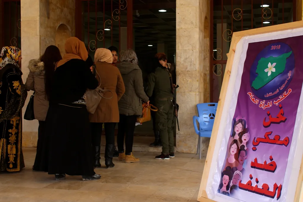 تحت شعار "نحو مستقبل بلا عنف " فعالية بالطبقة لمناهضة العنف