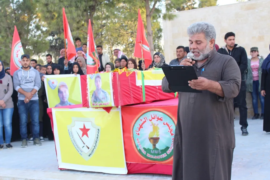 منبج تشيع جثمان شهيد وتستذكر شهداء تشرين الأول