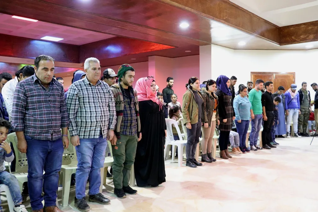المركز الثقافي في الطبقة يستضيف عرضاً مسرحياً عن الأزمة السورية