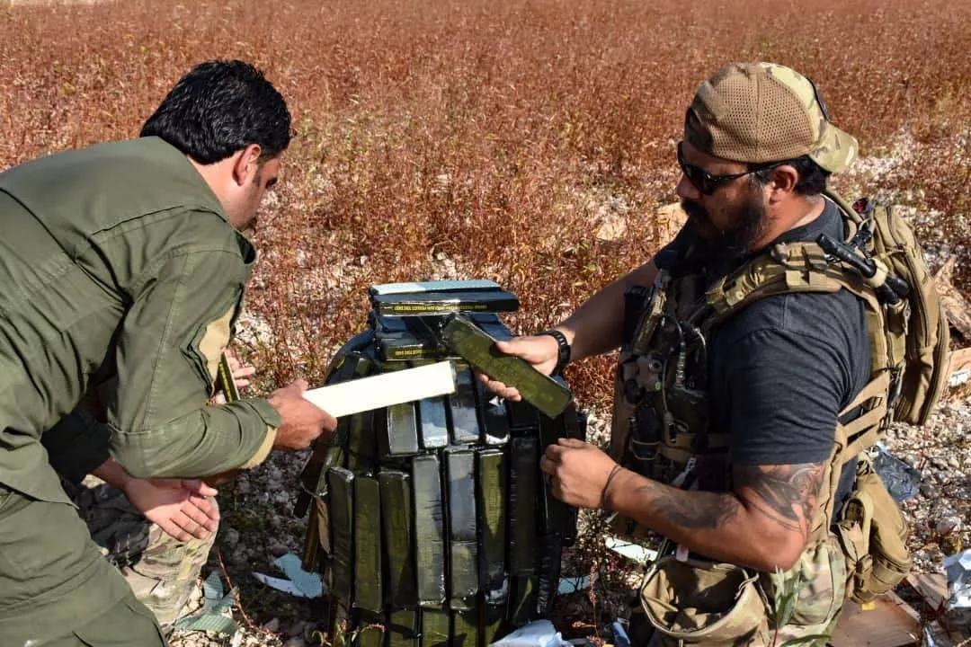العثور على 3 أسطوانات للغاز السام في الطبقة وإتلافها من قبل مختصين