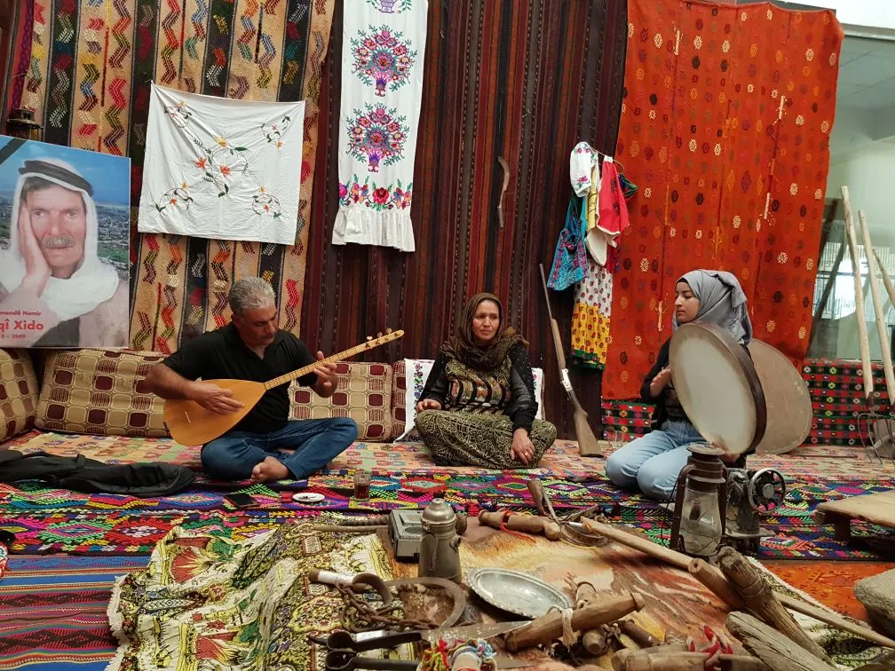 "هوية الإنسان هي ثقافته وتراثه"