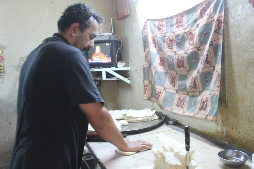 خيرو... 30 عاماً ولا يزال يمارس مهنته
